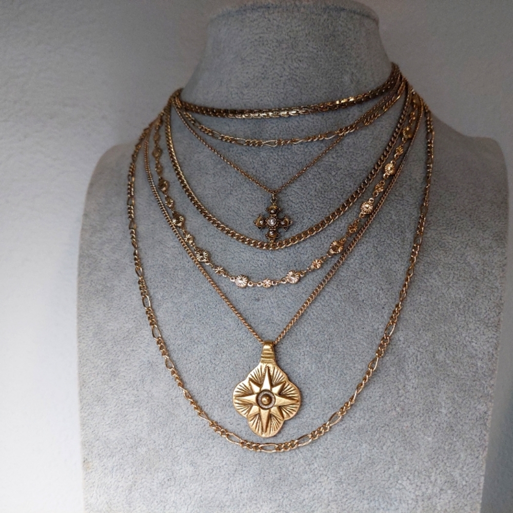 11 inch Express 7 Strand Necklace in GoldTone with Starburst Pendant